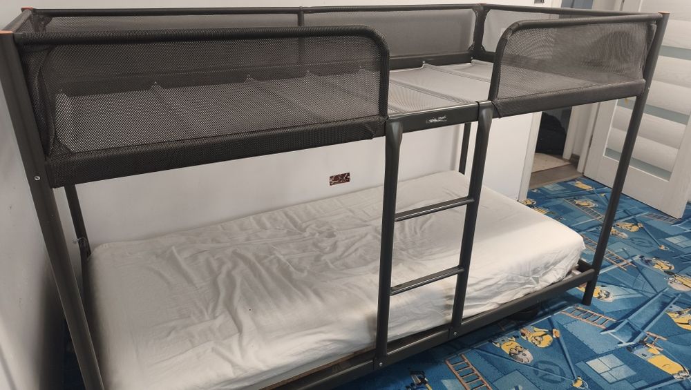 Pat Ikea suprapus