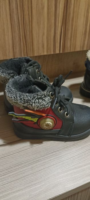 Продам детскую обувь