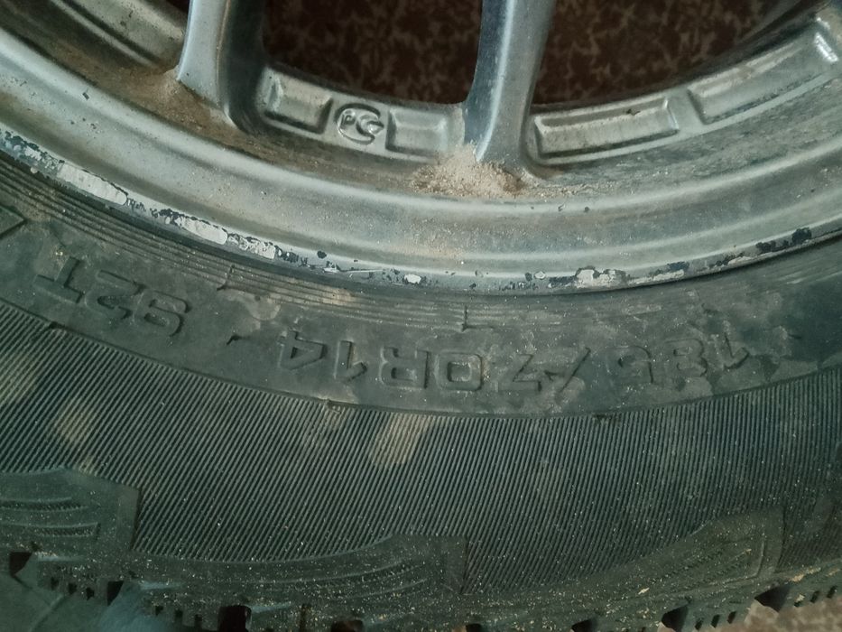 Продам резину с дисками . зима