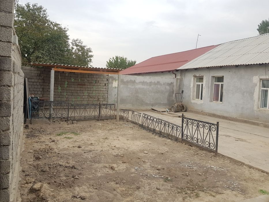 Уртачирчик тумани Авангард Бойкургон махала ховли уй сотилади...