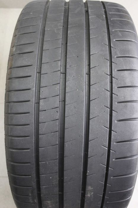 305/35-22 Michelin