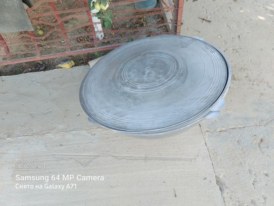 Продам казан с крышкой