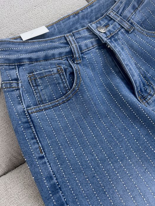 Прави дънки с камъчета, S