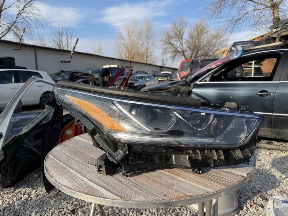 Фар Toyota Highlander