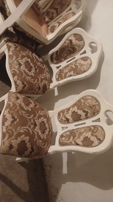 Прадется стул 12 шутук