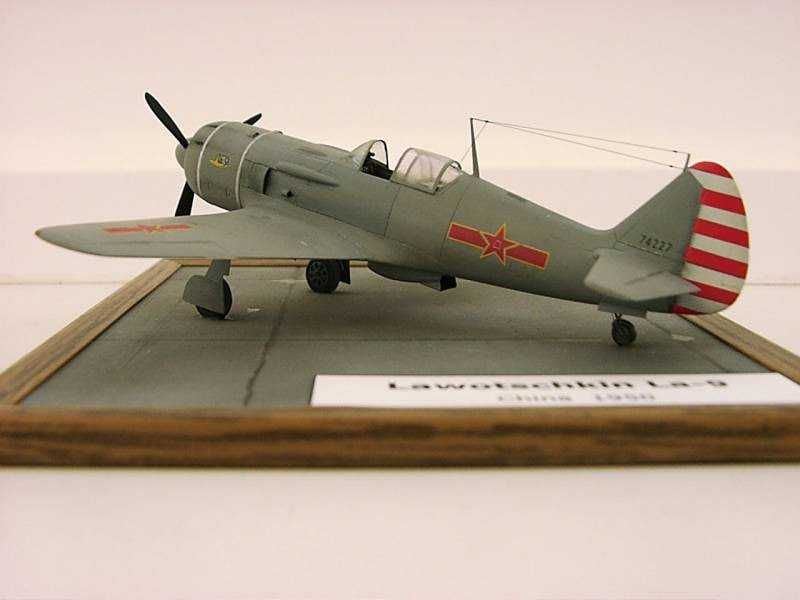 Сборная модель самолета Ла-9/11 (MPM, 1:72)