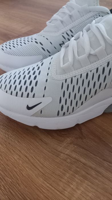Adidasi Nike AIR 270
