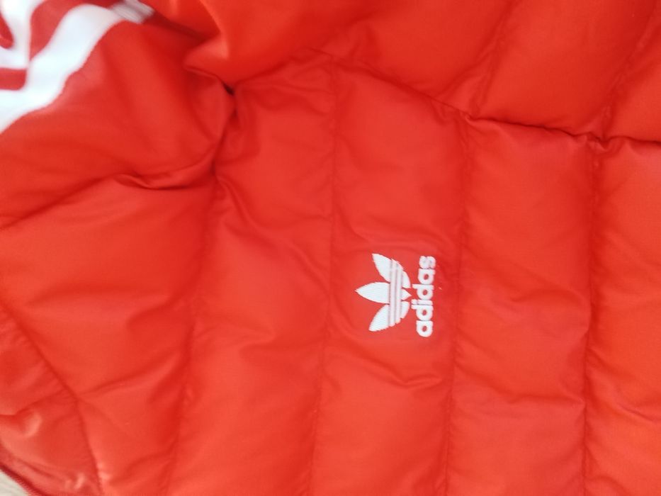 Продавам преходно яке Adidas