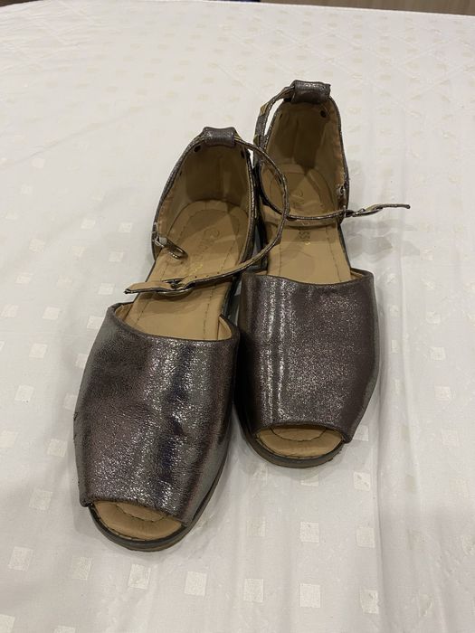 Продаю босоножки летние