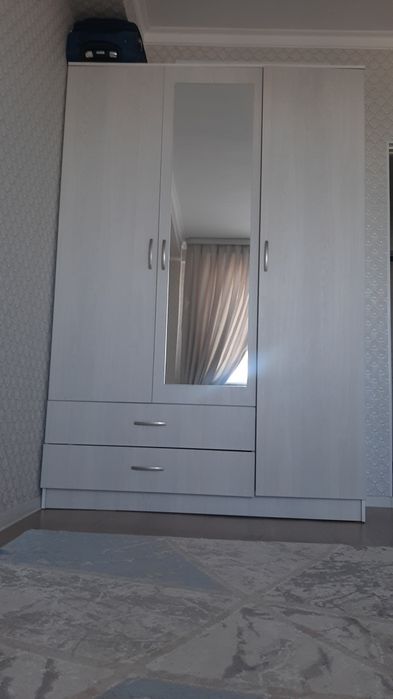 срочно продаетс шкаф