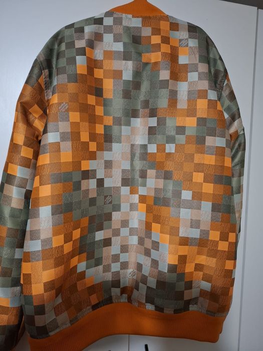 Vand geacă louise vuitton