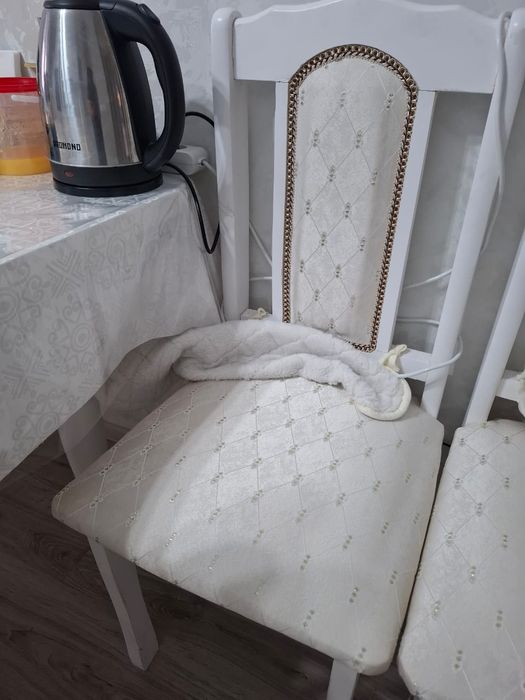 Стол со стульями