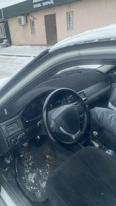 Продаю машину lada priora