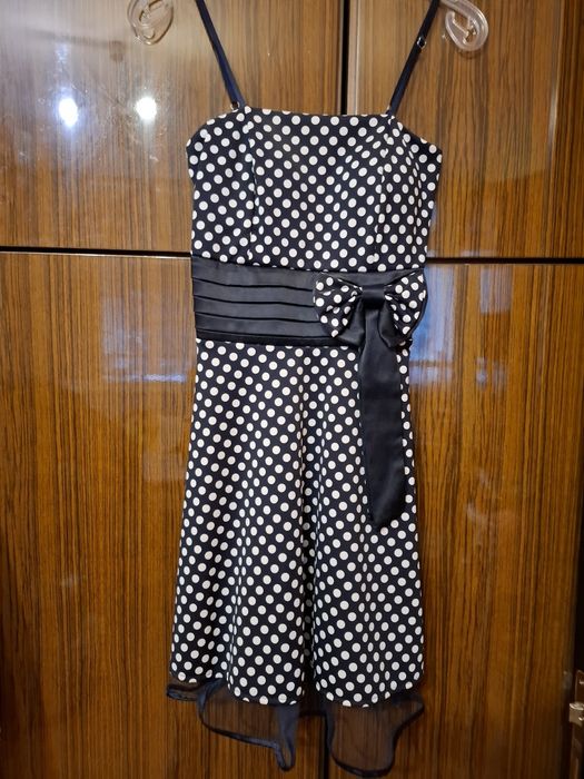 Продавам официални рокли