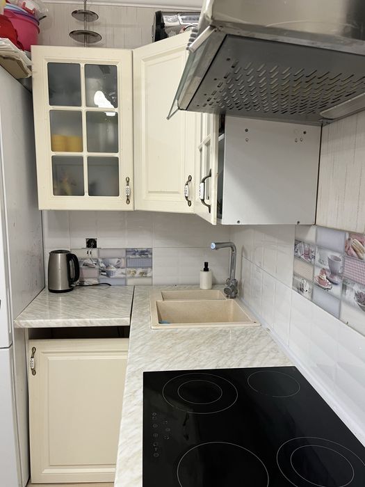 Продаю кухонный шкаф с плитой