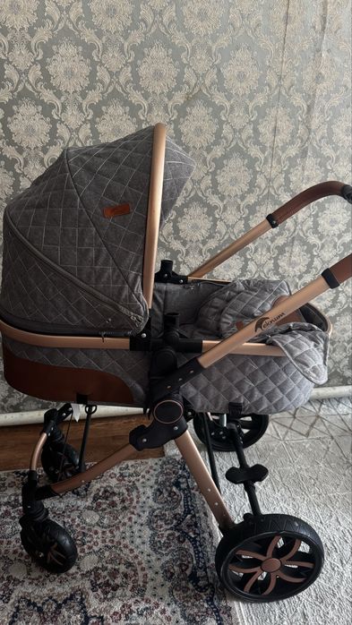 Продам коляску все сезонная