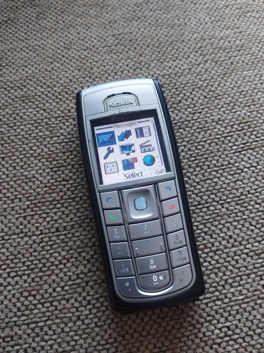 Nokia  6230 telefon mobil cu incarcator Functional se poate vorbi la el