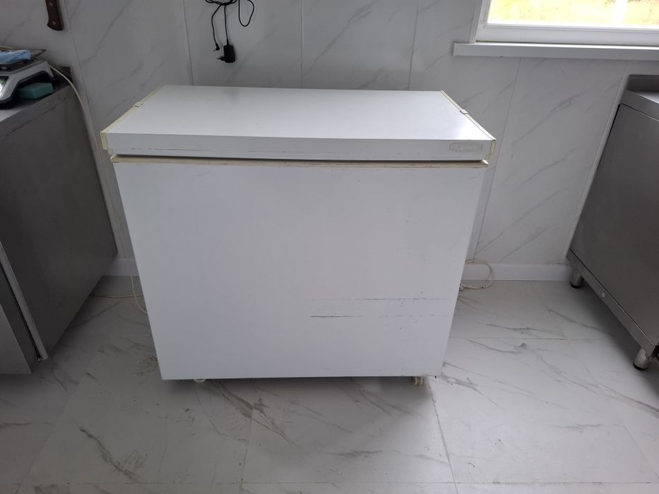 Продам морозильник.