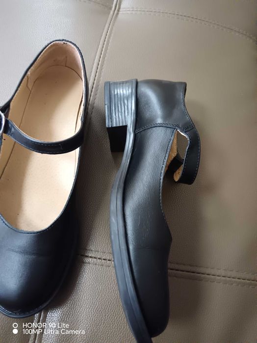 Скарпини за народни танци