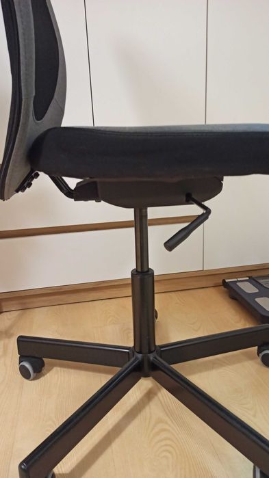 Офис стол FLINTAN - сив цвят