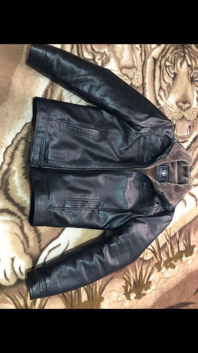 Продаю теплую кожанку