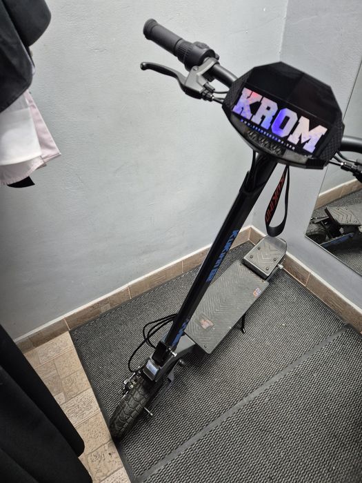 Vând trotineta Kukirin G2