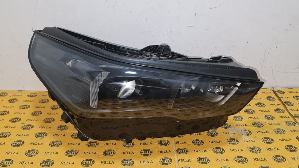 Far dreapta full led adaptiv blue shaddow line BMW 5 G60 G61 5A798D8