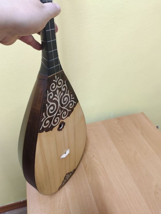 Домбыра сатылады