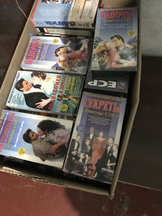 Продам видео кассеты 400штук за 20тыс портф 3т новый тв 10т