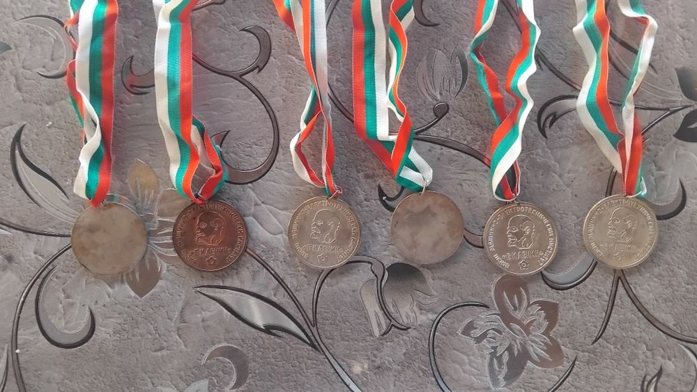 Стари медали за първенците от 71г. и72г.