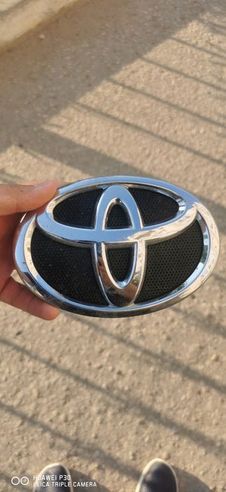 Значок тойота на прадо