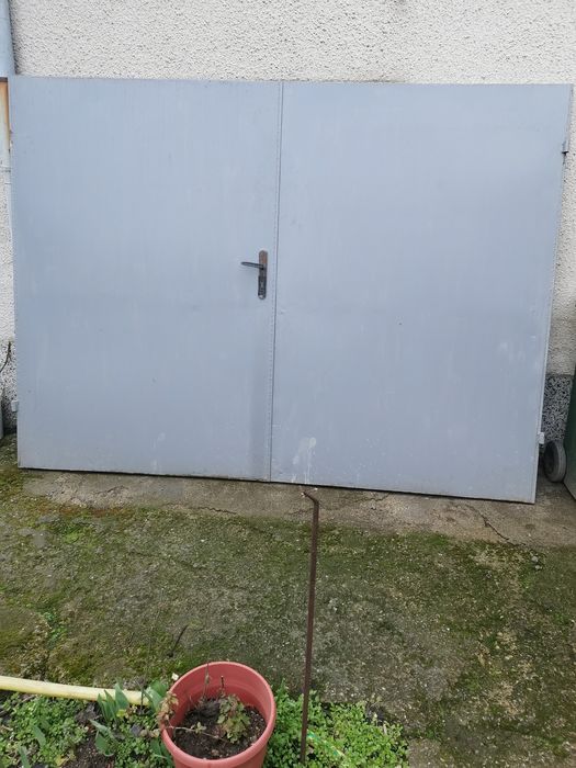 Метална гаражна врата