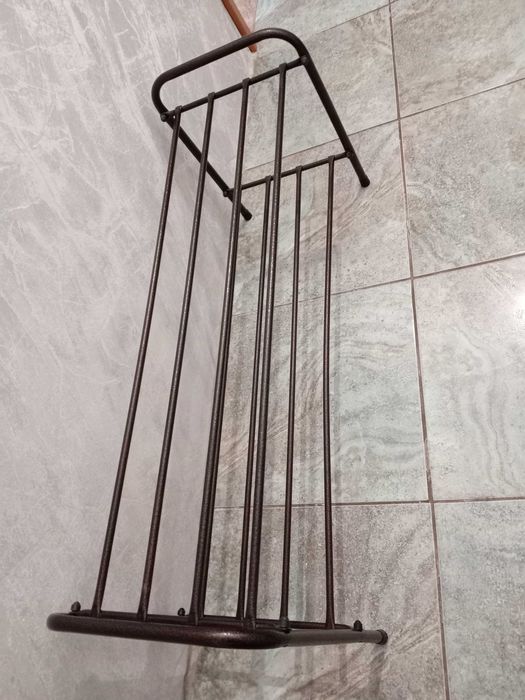 Продам обувницу.