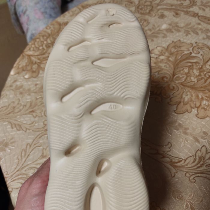 Продаются новый сандали