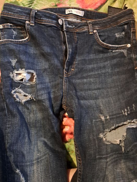 Blugi rupți zara  mărimea 44
