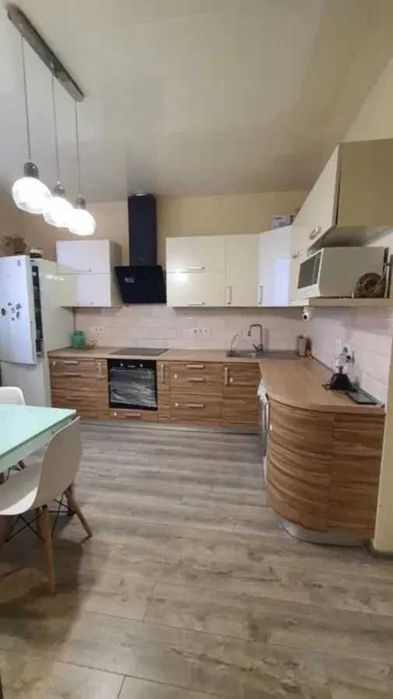 Тристаен имот в кв.Триъгълника