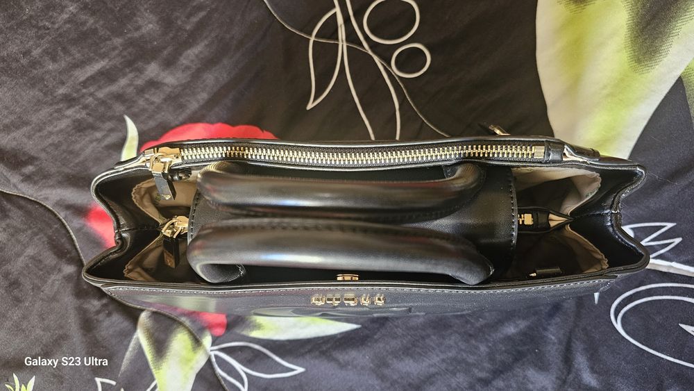 Продавам чанта Guess