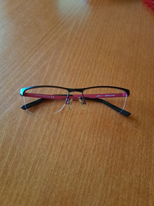 Рамка за очила черно червено