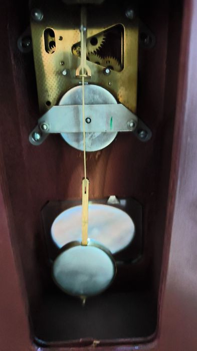 Ceas semineu GDR,mecanism Hermle,cheie+pendul, funcțional.