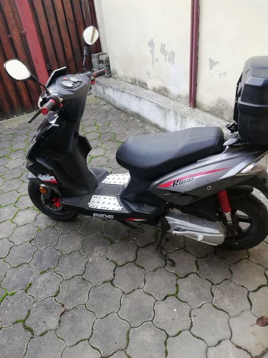 Vând scuter, itp valabil 2 ani,49cc