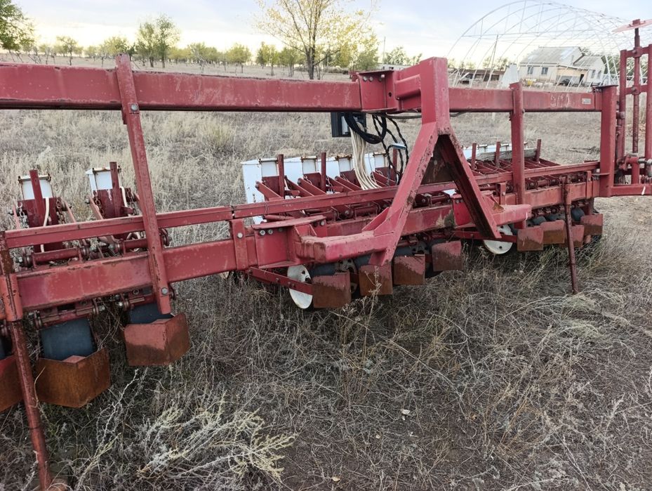 Сеялка овощная Клен 4,2