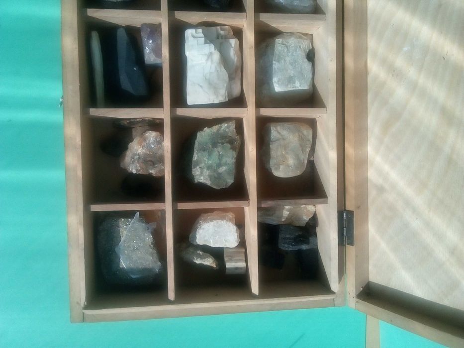 Сбирка,Учебна,Геоложка,Скални,Породи