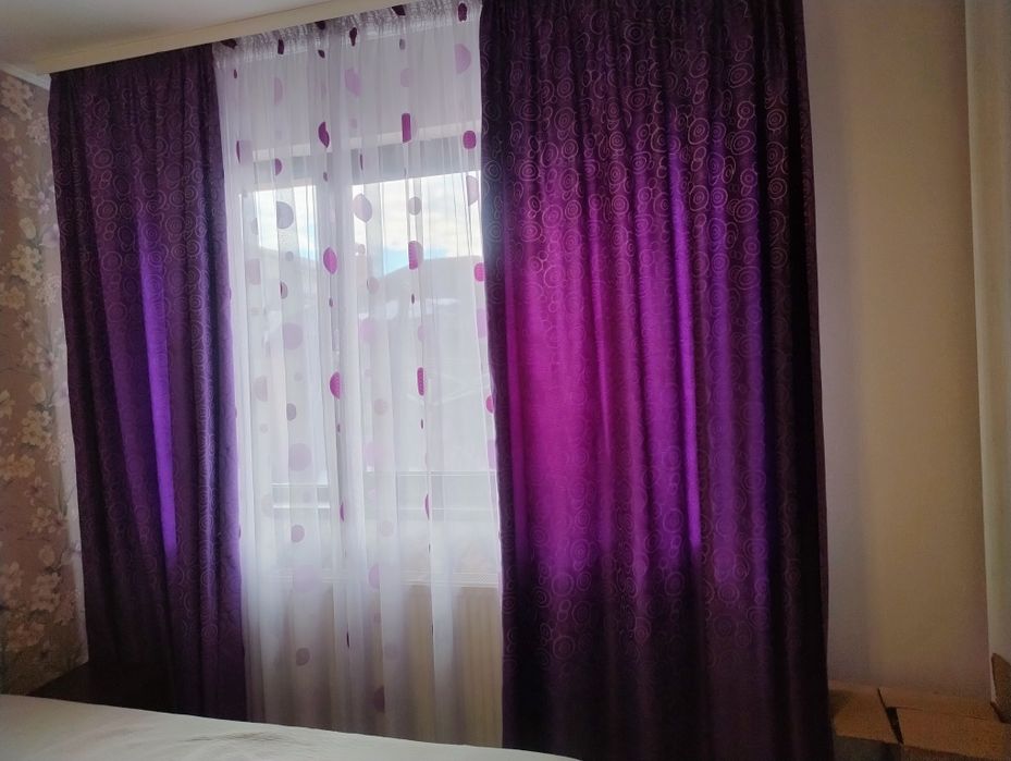 Draperie mov cu cerculete