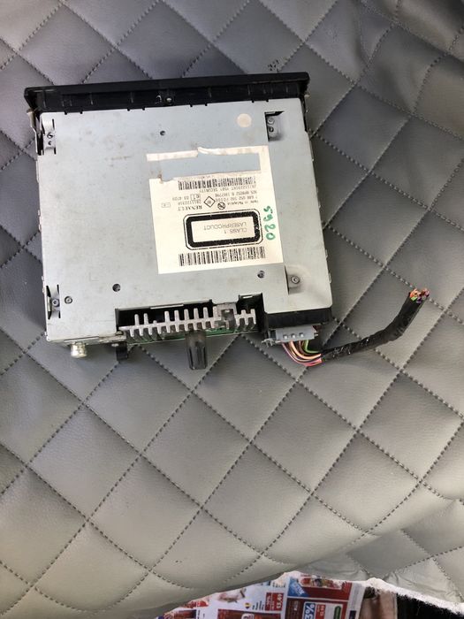 Radio CD auto Original Logan cu MP3 si cu intrare AUX