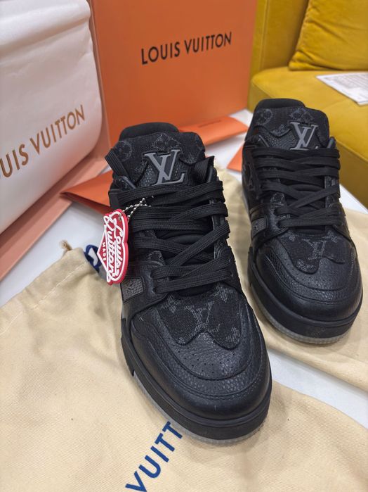 LOUIS VUITTON Trainer Sneaker Black