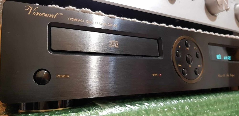 CD Vincent Class A , îngrijit, telecomandă.