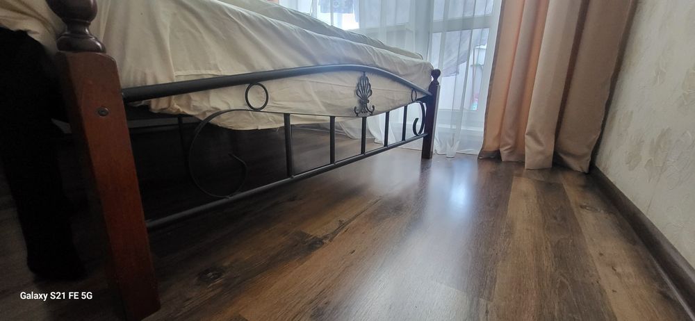 Кровать двухспалка с матрасом