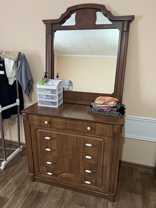 Продается спальный гарнитур бу