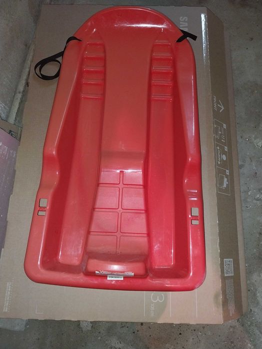 Детска червена шейна