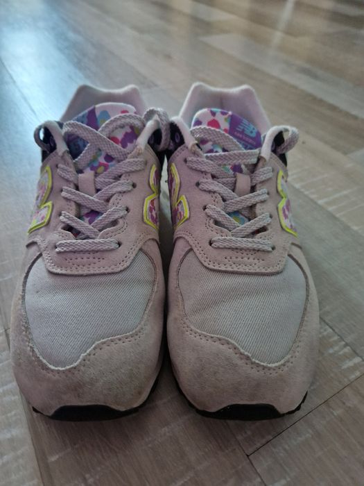 Adidasi dama,detalii la cerere